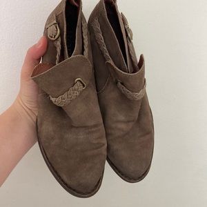 ✨BORN leather boots